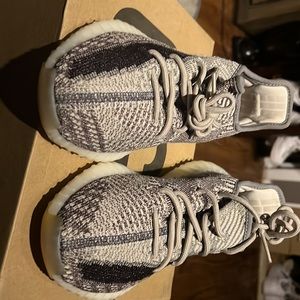 Yeezy lightly used Yeezys